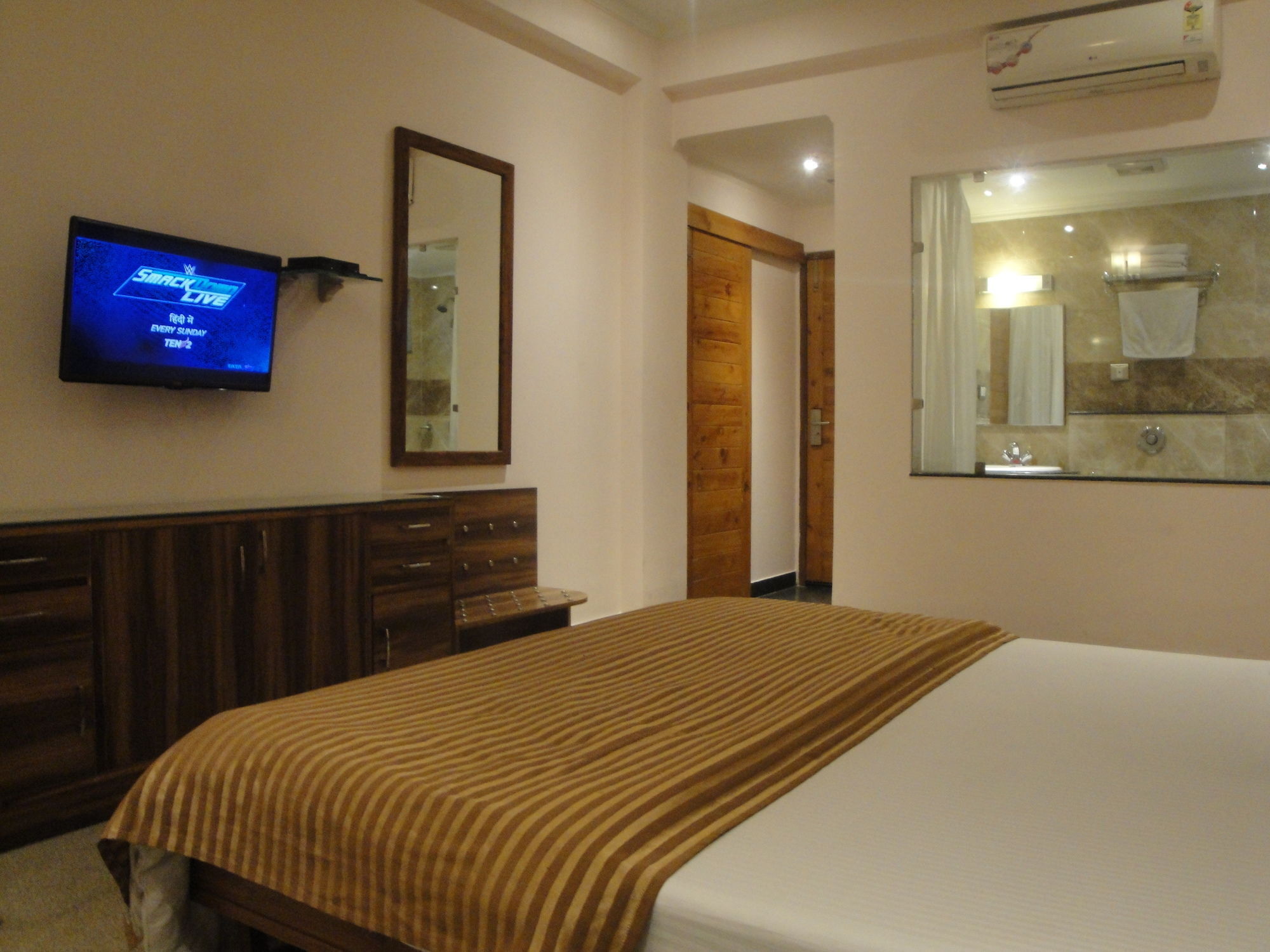 The Urmi Hotel Haridwār Eksteriør billede